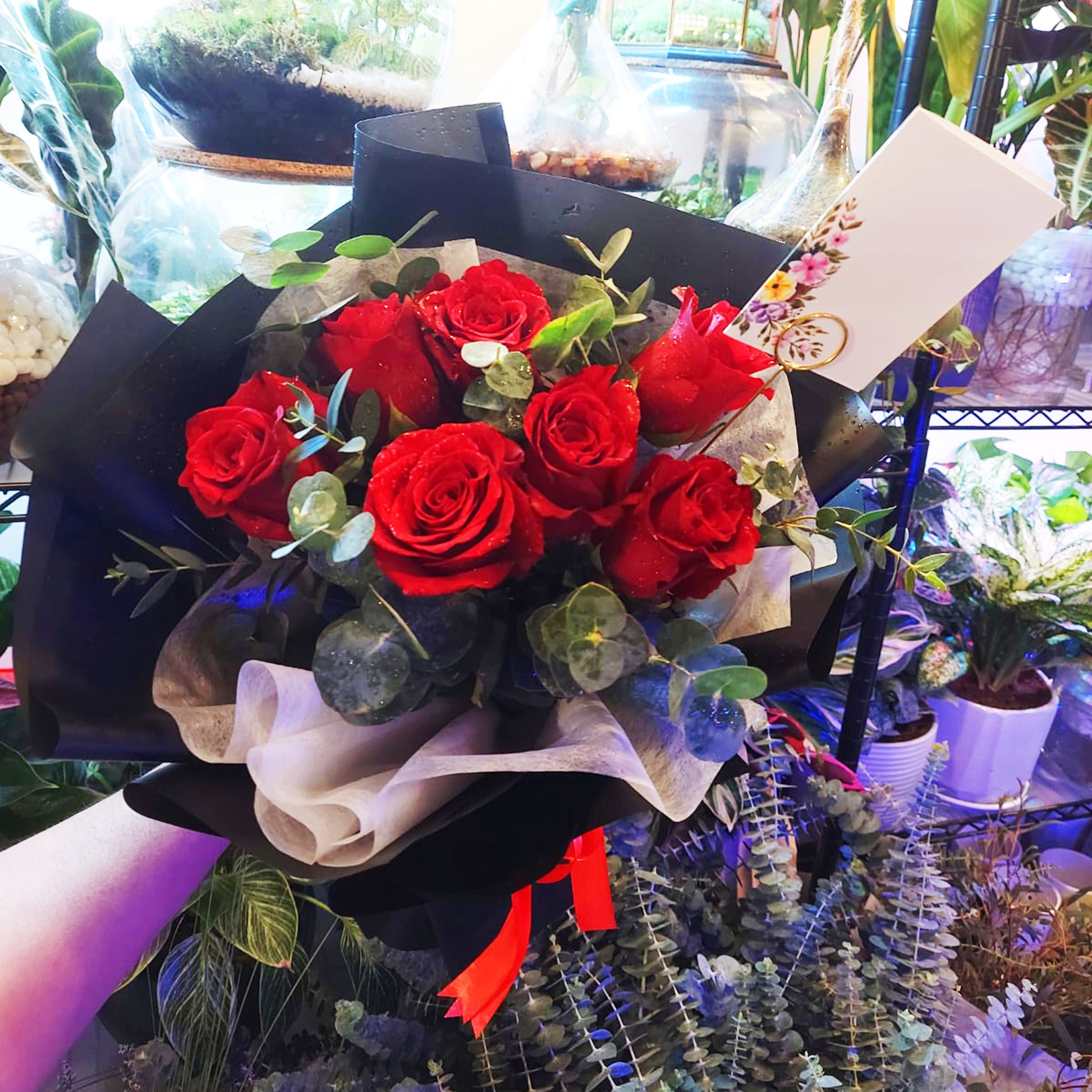 7 Red Roses Flower Bouquet – Green Art Factory